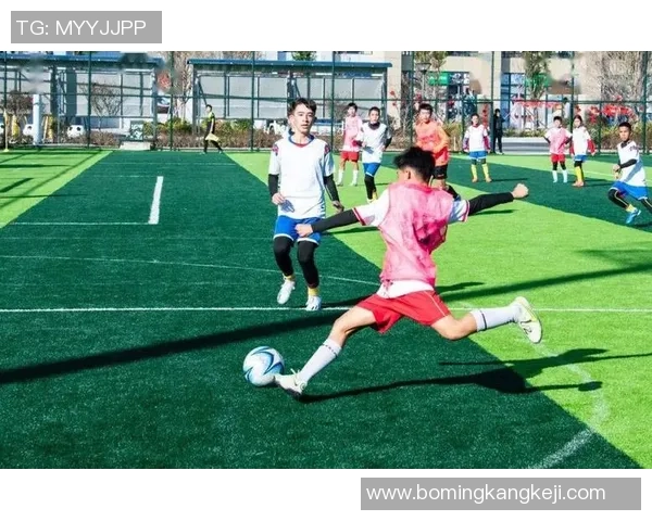 夏季运动必备踢足球短袖让你在球场上尽显活力与风采