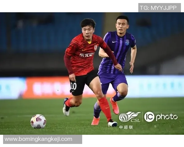 张宇峰在足球场上的传奇之路与不屈精神的完美结合 张宇峰在足球场上的传奇之路与不屈精神的完美结合