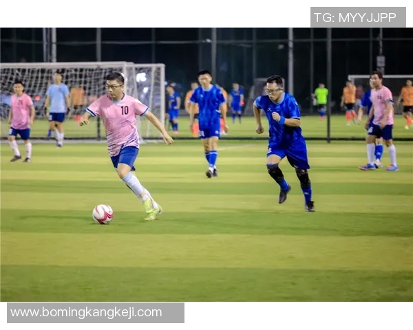 红安县足球赛精彩纷呈各队争夺冠军展现青春风采与团队精神